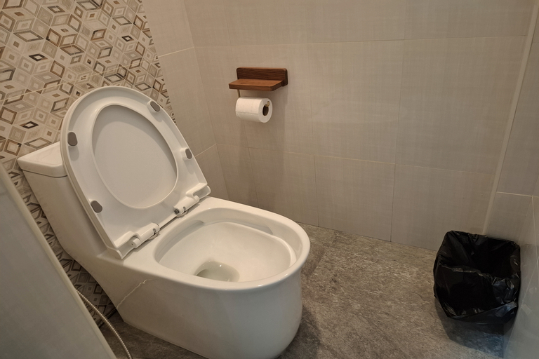 Bathroom 14