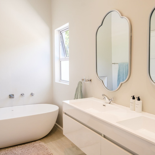 Room 2, Elegant Apartment w Ocean Views Quenera Apartment, City of Cape Town
