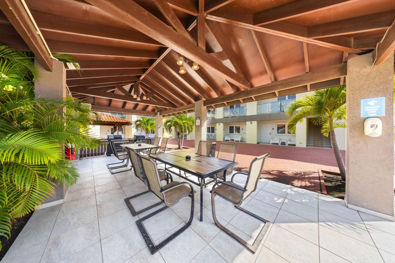 Others, Cozy Bliss Condo w Pool Steps From Eagle Beach