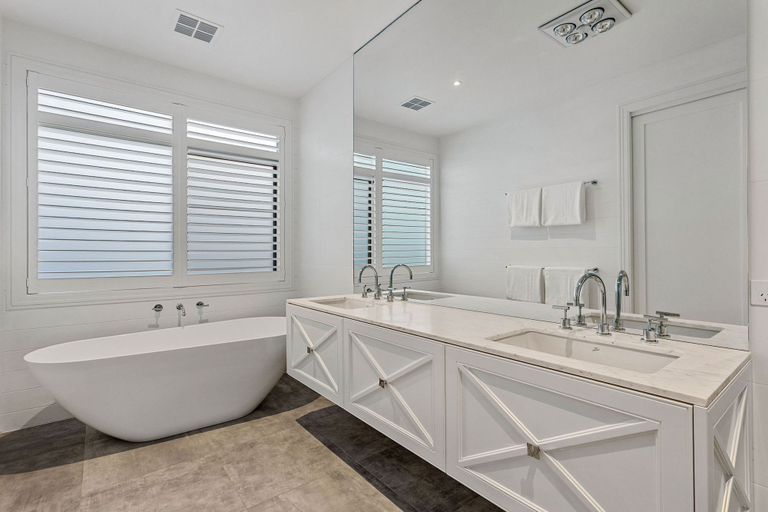 Bathroom 4, Hamptons Elegance Views Pool Spa, Melbourne