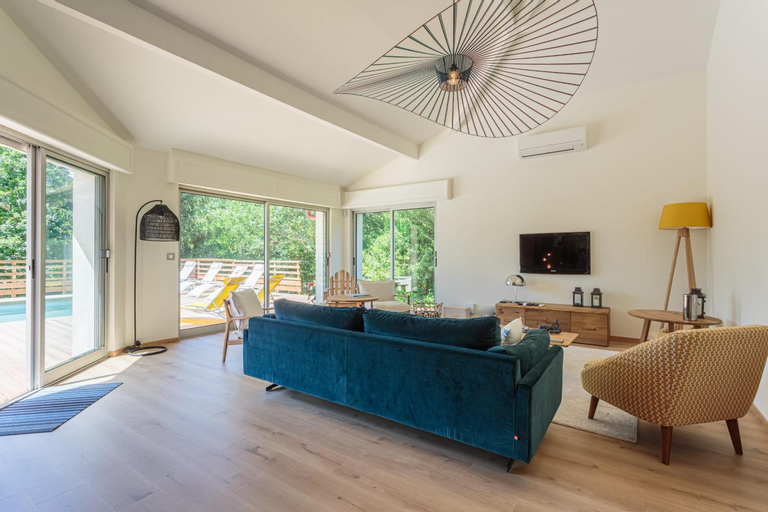 LANDAGAINA Villa with heated pool and garden Guethary close to Biarritz, Pyrénées-Atlantiques
