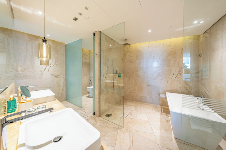Bathroom 5, FIVE Jumeirah Village Dubai, Dubai