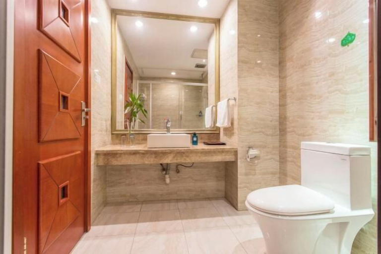 Bathroom 4, Xintian Hotel, Linyi