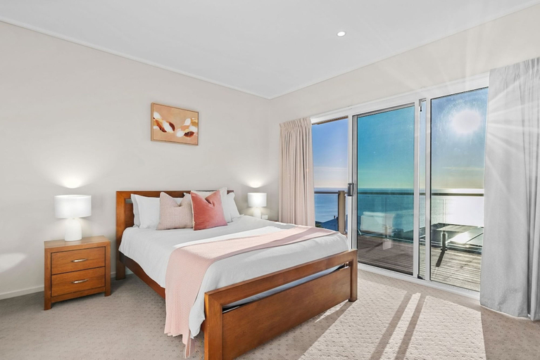 Bedroom 2, Clifftop Family Retreat With Views Pool, Melbourne
