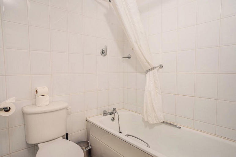 Bathroom 4, Ballina Manor Hotel
