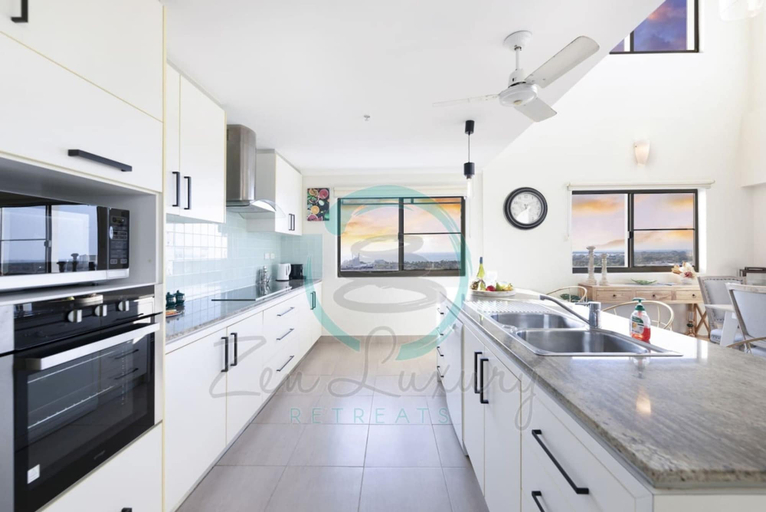 Room 5, Pinnacle Penthouse Ambience Views Pool Gym, Darwin