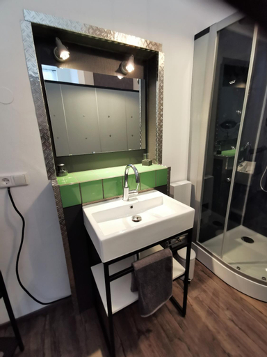 Bathroom 13