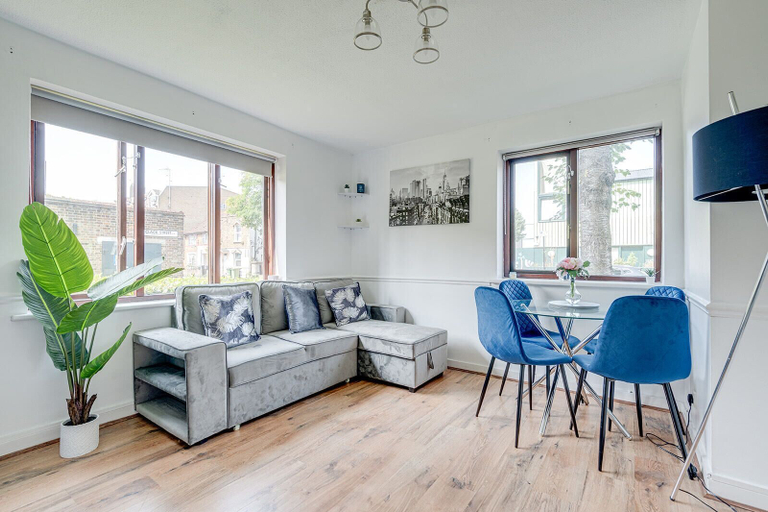 Living area, Canadawater-2bedroom-1bathroom-wifi-free Parking, London