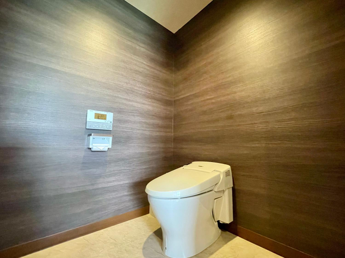 Bathroom 3, Hotel Tenshikan Kumoji, Naha