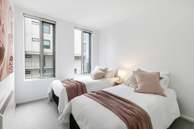 Room 4, Beach Street Luxury 3 Bed With Beach Bay Views, Melbourne