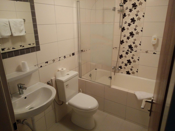 Bathroom 5, Hotel Alfa, Offenbach