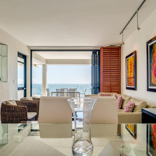 Room 3, Private Holiday Apartment w Pool and Views Bali E, City of Cape Town