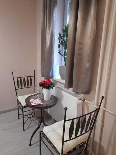 Others 2, Gotzer Apartman, Komlói