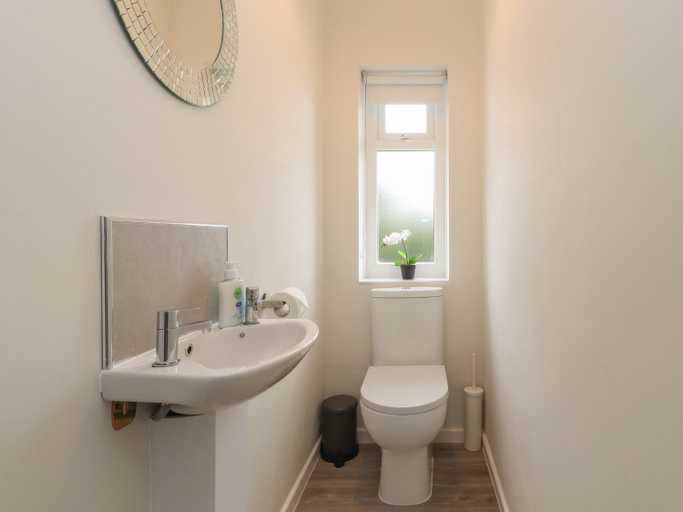 Bathroom 3, Greystones, Conwy