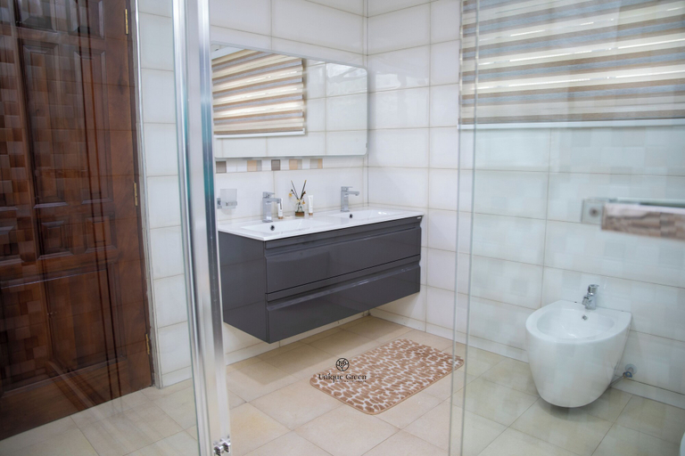 Bathroom 4, Unique Green Lodge, Tema
