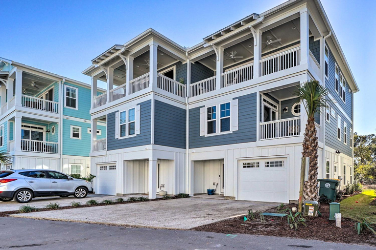 Kure Beach Townhome Short Walk to the Beach!, New Hanover