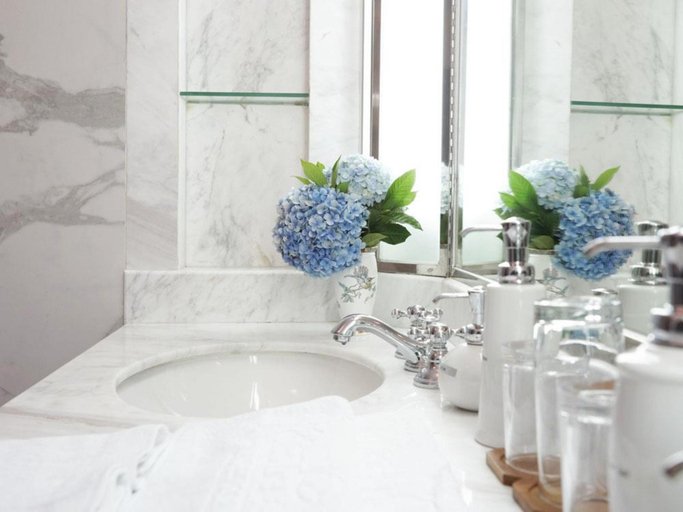 Bathroom 7