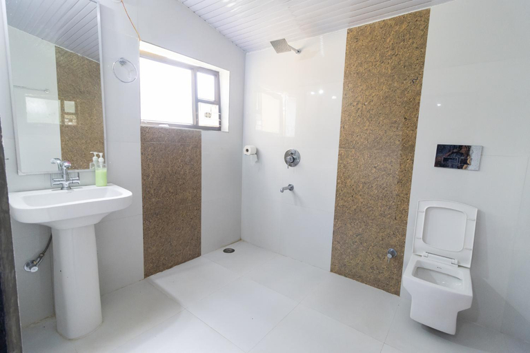 Bathroom 2, Vrindavan Gopala Resort, Jabalpur