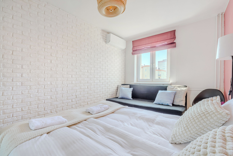Room 3, ShortStayPoland Bohaterewicza B069, Warsaw