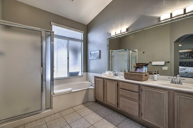 Others 4, Hot Tub & Fire Pit: Phoenix Oasis Near Hiking!, Maricopa