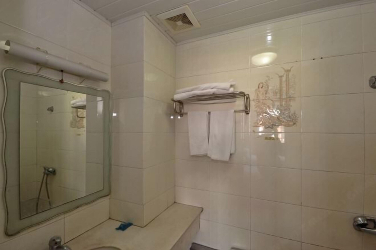 Bathroom 3, Hong Tai Yang Hotel, Taizhou