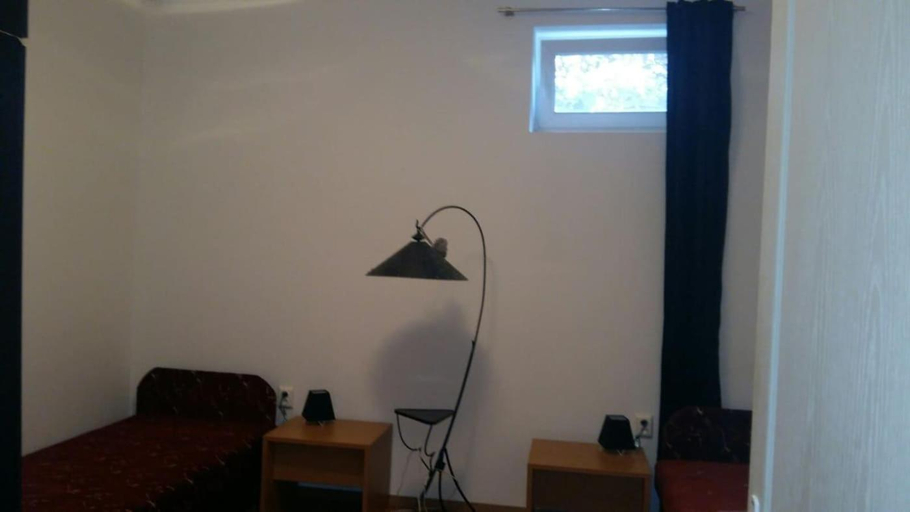 Others 3, 2 STUDIO, Budapesti
