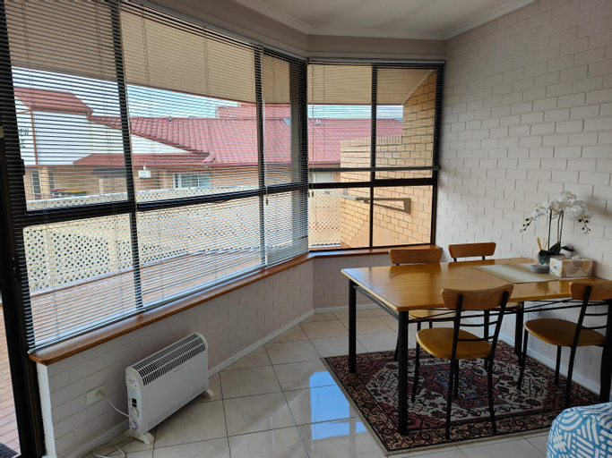 Others 5, Tuggeranong Short Stay #08 - Sleeps 6, Canberra
