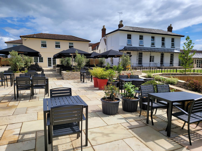 Exterior & Views 1, The Oakwood Hotel, Gloucestershire