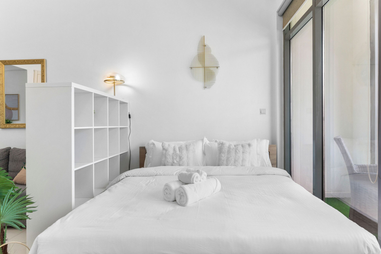 Room 5, Waves - Executive Bay Studio: Canal View/Modern Amenities, Dubai