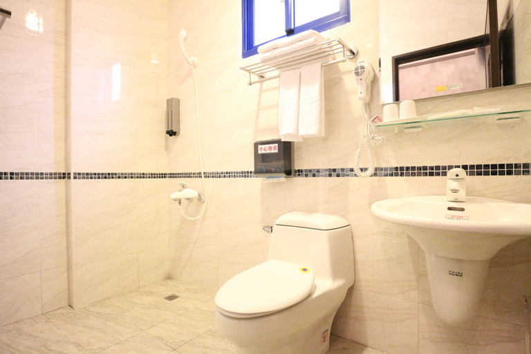 Bathroom 3, Sea Rhyme, Taitung
