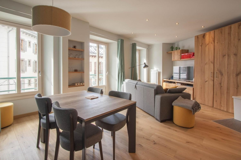 Others 5, Les Aiguilles- Town centre luxury 2 bedroom apartment, Haute-Savoie