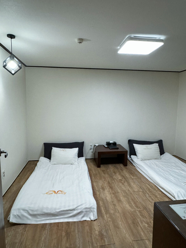 Bedroom 5, High Valley Hotel, Jeongseon