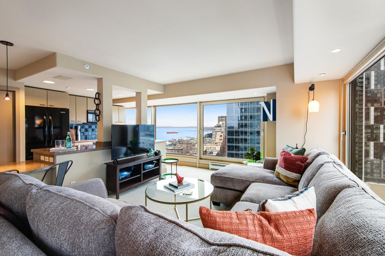 4, Newmark Tower II, Seattle