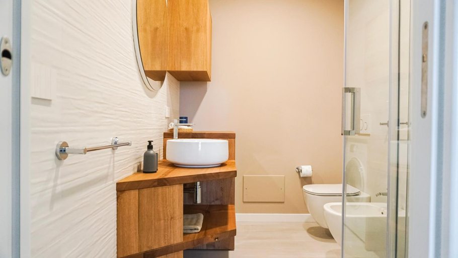 Bathroom, Kennedy 144, Sassari