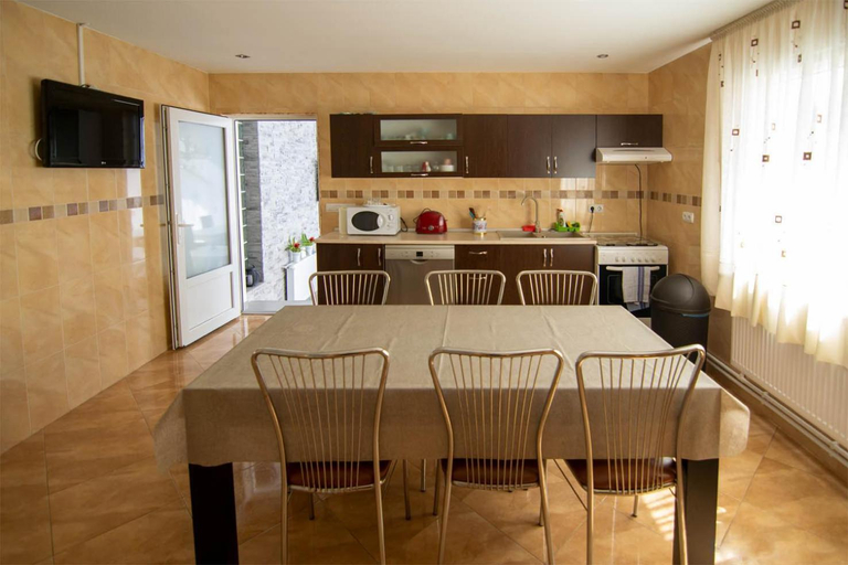 Others 5, Perla Blanca, Moisei