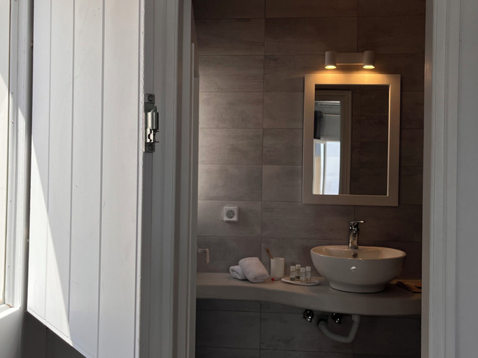 Bathroom 2, High Point Apartments Fira, South Aegean