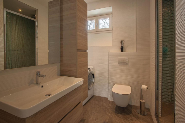 Others 4, Les Aiguilles- Town centre luxury 2 bedroom apartment, Haute-Savoie