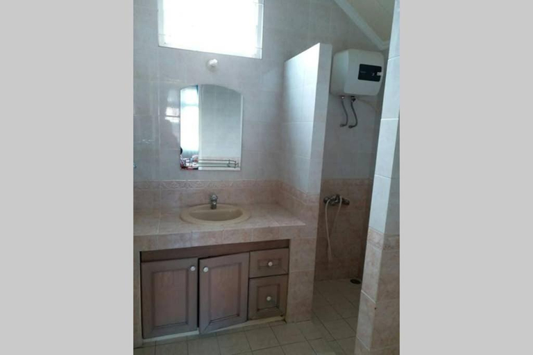 Bathroom, Villa Nils, Bogor