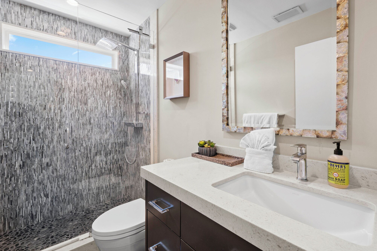 Bathroom 4, Oasis of Palm Springs, Riverside
