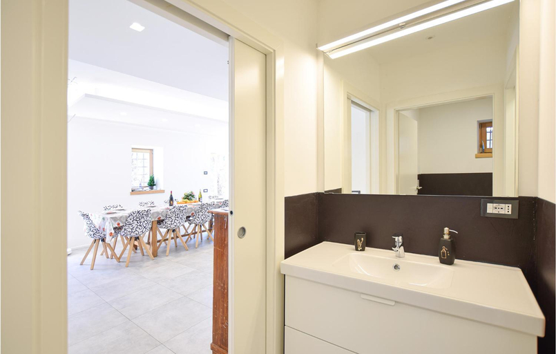 Others 2, 3 Bedroom Awesome Home In Ledro, Trento