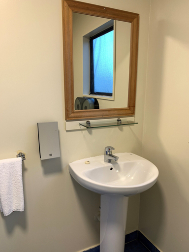 Bathroom 4, Haast River Motels & Holiday Park, Westland