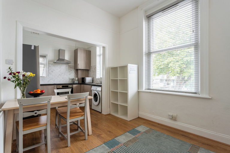 Others 4, London Oasis - Modern 3 Bedroom Apartment, London