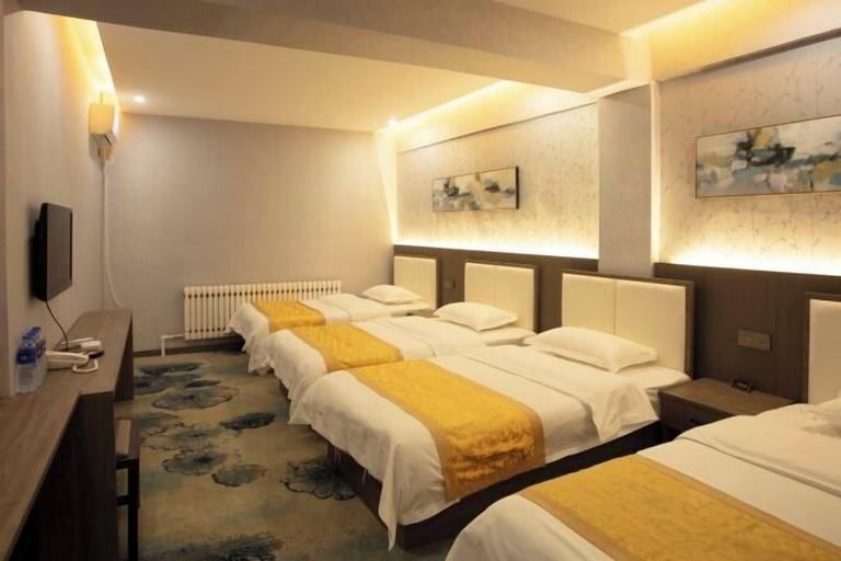 Bedroom 2, Manzhouli Crown Inn, Hulunbuir