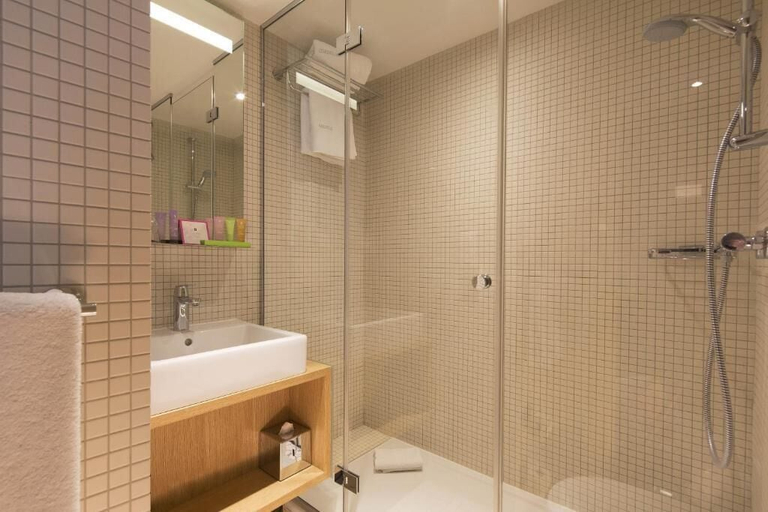 Bathroom 5, Hôtel Cordelia Opéra-Madeleine, Paris