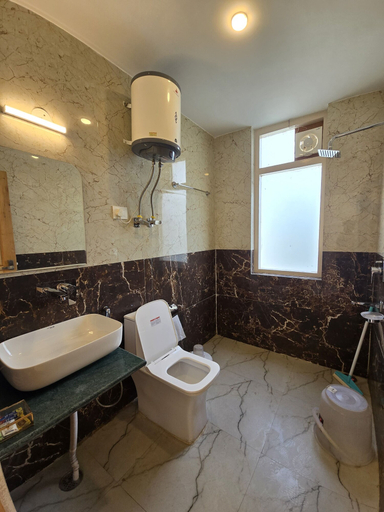 Bathroom 4, Mb Igloo Resort, Kullu