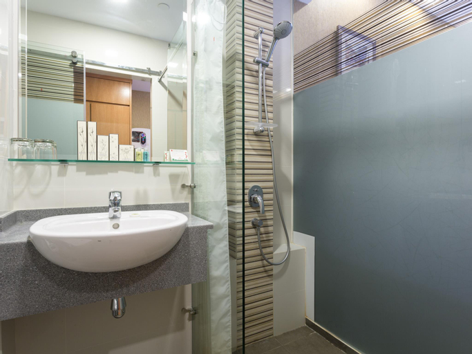 Bathroom 10