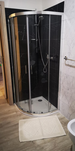 Bathroom 3, Il Glicine, Verona