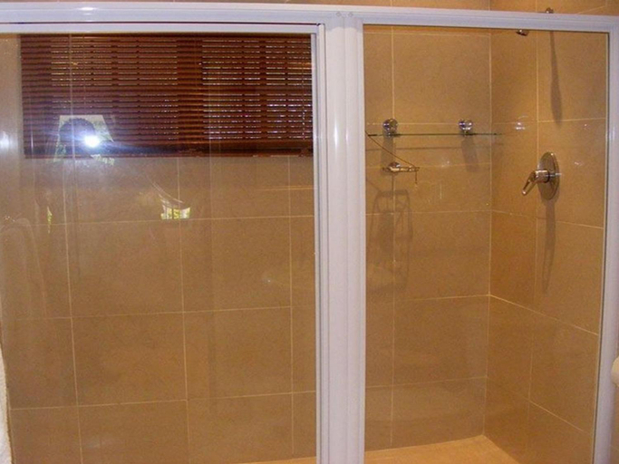 Bathroom 3, JR Guesthouse, eThekwini