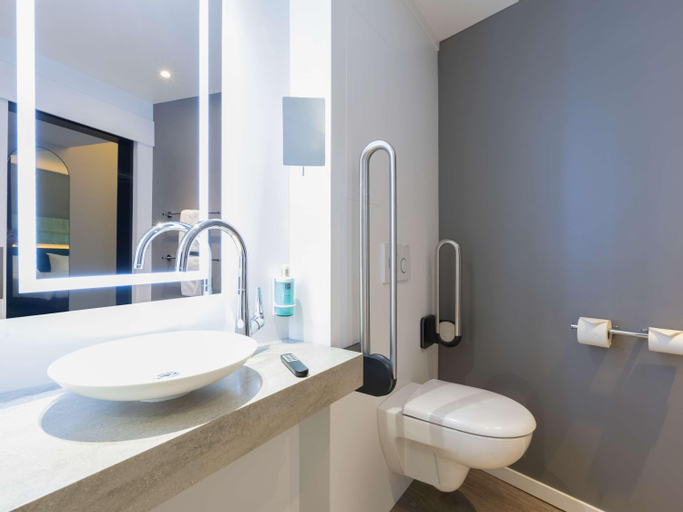 Bathroom 19