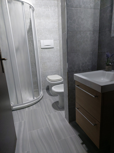 Bathroom 5, Palazzo Ponte Pietra, Verona